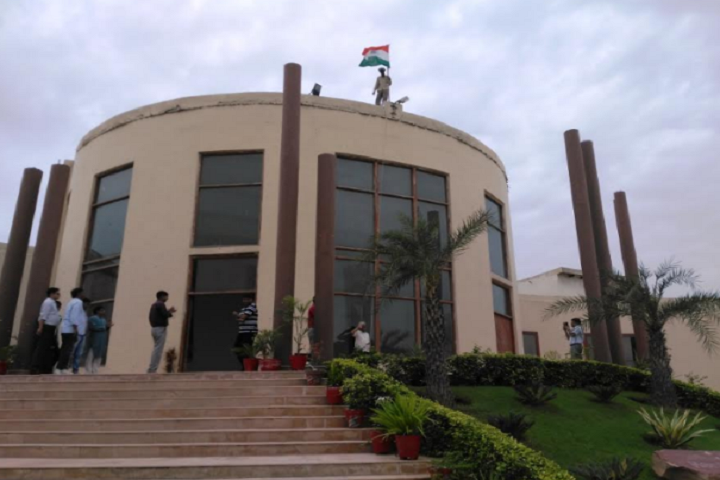 https://cache.careers360.mobi/media/colleges/social-media/media-gallery/6523/2021/1/7/Campus View of Heritage Institute of Hotel and Tourism Agra_Campus-View_1.png